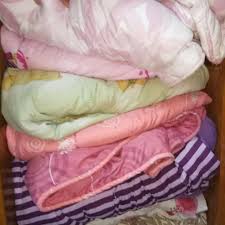 Selain itu, kamu juga bisa cek harga terbaru bed cover dan diurutkan dari harga. Bedcover Second Baru Perabotan Rumah Di Carousell