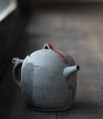 Nok0706 Teapot By Takeshi Omura Via Analogue Life Japanese Design Artisan Made Housewares Blog Archive Tea Teekanne Keramikteekannen Teekanne Keramik