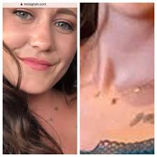 Jenelle was wearing an initial necklace like Kail & Mack's