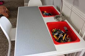 Sie Kauft Einen Ikea Tisch Und Sagt Darin Zwei Locher Ihre Kinder Finden Es Fantastisch Diy Bastelideen Lego Table Diy Lego Play Table Ikea Table