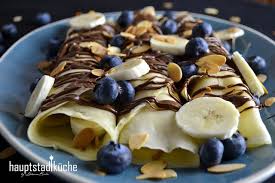 Die Leckerste Kalorienbombe Der Welt Crepes Hauptstadtkuche Lecker Suss Dessert Nutella Banane Blaubeeren Lecker Lebensmittel Essen Susse Desserts
