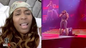 Kash Doll Goes Viral After Giving Lil Wayne His Flowers Backstage! 🐐