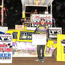 Vis scores first win as 105 race teams enter Maquoketa Speedway