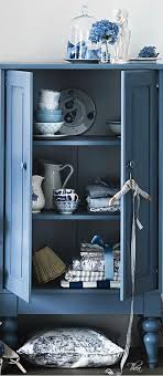 Peindre Ses Meubles En Bleu Tous Styles Decoration Du Bontemps Meubles Peint En Bleu Mobilier De Salon Mobilier Bleu