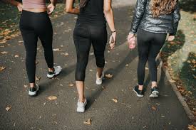 Auch 'kleidung anlegen, für bekleidung sorgen, gut stehen, passen', mhd. Emporung Daruber Dass Schulerinnen Gesagt Wurde Enge Leggings Wurden Lehrer Ablenken