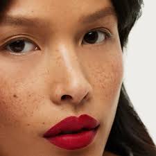 Model Angelina Kendall Reveals the “Miracle” Product Behind Her “Glowy”  Makeup Look