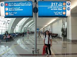اقرأوا مقالاتنا المتميزة للاطلاع على خيارات للهدايا ومعلومات حول أحدث. Dubai International Airport Concourses 2 3 Signage Wayfinding Dubai Airport American Airlines Arena Dubai International Airport