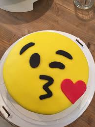 Happy fourth of july to all our smiley cookie fans. 19 Torte Smiley Ideen In 2021 Emoji Torten Geburtstagstorte Bunte Torte
