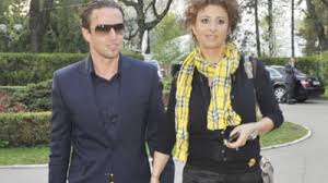 Anamaria prodan și laurențiu reghecampf divorțează, după mai bine de 15 ani de relație. Laurentiu Reghecampf Si Anamaria Prodan Au Dat Lovitura Cati Bani Au Castigat Mobile
