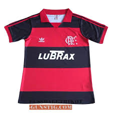 Flamengo was founded on november 17, 1895, by a group of rowers gathered at club member nestor de barros's manor on flamengo beach in rio de janeiro. Flamengo Rio De Janeiro Retro Trikot Fussballtrikot Gunstig Com