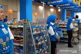 Sinetron yang tayang pada 2002 silam ini menjadi tontonan favorit masyarakat tanah air kala itu. Karyawan Swalayan Di Jambi Gunakan Sarung Tangan Lateks Antara News