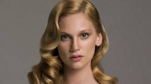 She studied french, media, and drama in sixth form in maidenhead, berkshire, where she received her. September 2020
