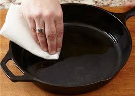 How To Clean A Cast Iron Pan In 2020 Cleaning Cast Iron Pans Cast Iron Cleaning Cast Iron Pan