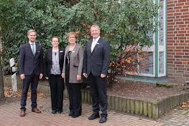 Eine kleine ablenkung am geldautomaten oder ein moment der unachtsamkeit kann geschulten dieben ein zeitfenster bieten, um zuzuschlagen. Die Velener Vr Bank Zieht Um