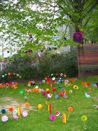 Les Tricoteuses De La Rue Yarn Bombing Street Art Fiber Art