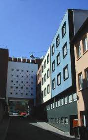 Juste quelques précisions au message précédent : Drei Farben Haus Stuttgart