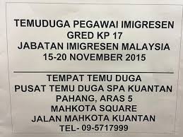 Anggota jabatan imigresen malaysia menahan pendatang asing dalam operasi penguatkuasaan imigresen di sebuah tapak. Hari Pertama Jabatan Imigresen Malaysia Negeri Pahang Facebook