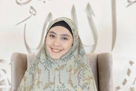 Kk dewi ke palestine sama kak ria riciss,aku jadi iri deh sama kk. Disebut Sebagai Istri Siri Almarhum Uje Ini Penjelasan Oki Setiana Dewi