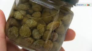 Mentre il tonno sott'olio, anche se sgocciolato, apporta dalle 200 alle 260 kcal per 100 gr, quello fresco arriva a poco più della metà. Sottaceti E Sott Olio Quando Possono Fare Male Youtube