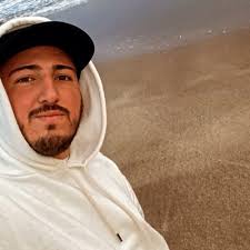 Melanie Gallardo (@GallardooMeli)