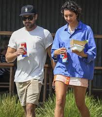 If you've seen the recent photos of zac efron at brunch with a hot af model, you may be wondering: Zac Efron Is Dating Australian Model Vanessa Valladares Smartbiography