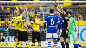 Personell sind beide teams nicht in einem topzustand. Borussia Dortmund S Bundesliga Title Hopes Damaged After Five Disastrous Derby Minutes Sports German Football And Major International Sports News Dw 27 04 2019
