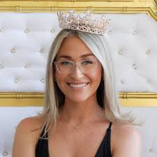 Queen of Blondes Salon