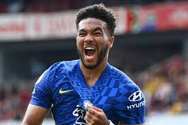 Chelsea catch arsenal on the break, james makes a lovely run and plays the ball back to mount but pablo mari (i think) blocks his shot! Tzid7runsr Wxm