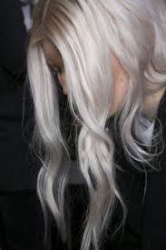 I capelli silver sono ancora la moda del momento e sono super trendy. Pin On Capelli