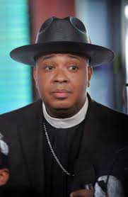 (U.S. TABS OUT) Joseph Simmons, aka Reverend Run, appears onstage during MTV&#39;s Total Request Live at the ... - MTV%2BTRL%2BPresents%2BPete%2BWentz%2BRun%2BHouse%2BCast%2B3Bq_p4EEhz1l