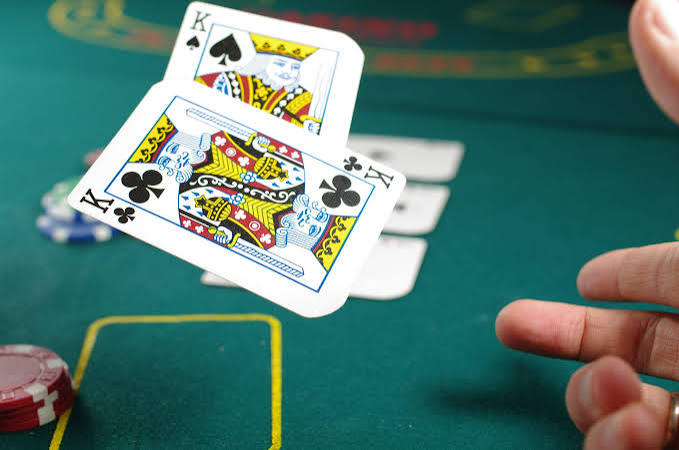 What type and brand of playing cards do the best casinos use? - Gifts and Games for Card Players