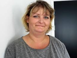 Lillian holder fast i kriminalkommissær Severinsen