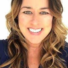 Noemi Dunn's Instagram, Twitter & Facebook