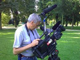 I have degrees in law and philosophy, but i'd much rather be a writer, a spy or a hobo. Andreas Moser Biologe Wikipedia