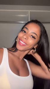 Lorena Maria muda visual e revela predileção de MC Daniel: 'Ama meu cabelo  cacheado'