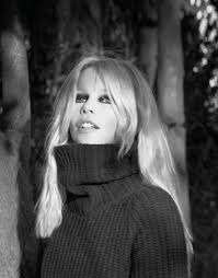 Born 25 august 1970) is a german model, actress, and fashion designer, based in the united kingdom. Claudia Schiffer Style Secrets Claudia Schiffer Favorite Things