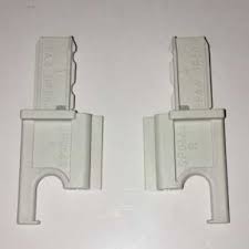 The caravan fly screen comes with the english manual. Dometic Seitz Blind End Clips
