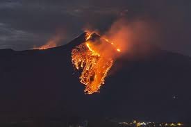 Chiuso l'aeroporto di catania per l'emergenza cenere lavica (ansa). Etna Nella Notte L Ultima Eruzione L Ingv Ora L Attivita Si E Conclusa Corriere It