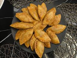LPT: TIL that Potato curry puffs have curved ridges and Sardine Curry Puffs  have straight ridges. : r/singapore