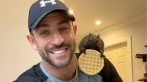 RETURN PEANUT 🐿️ A New York...