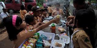 Menurut keterangan john hopkins medicine , buang air besar keras pada mengonsumsi makanan kaya serat dan menambah asupan cairan adalah salah satu cara mengatasi buang air besar keras pada anak yang alami dan. 6 Cara Mengatasi Anak Yang Suka Jajan Berlebihan Seruni Id