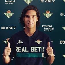 Aprendiendo a ser mejor todos los días. Musho Betis Diego Lainez Ya Posa Con El Escudo Del Betis Y El Mexicano Paso Las Pruebas Medicas Con Su Nuevo Equipo Estara En El Sevilla Diego Hospital