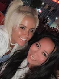 Happy birthday to my non-skate bestie!! @suzsunshine To the crazy girl who  started skating, just when I'm in town, to see me more often. To the friend  who stuck around after I