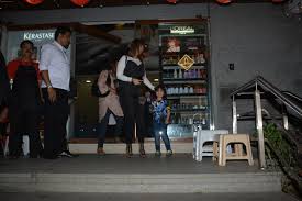 Ayesha Takia Spotted With Son At Freeda Salon In Bandra On 31st Oct 2018 Ayesha Takia Bollywood Photos hamara photos