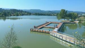 Une Piscine Flottante Inauguree Au Plan De La Riaille A Apt
