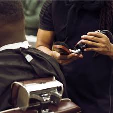 Pour devenir barbier, il faut être coiffeur de formation. Formation Barber Groomer S Barbershop