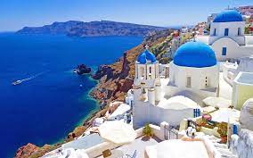 L'isola fu devastata da un terremoto nel 1956, oggi ricostruita per accogliere un gran numero di turisti. Cose Da Vedere A Santorini L Isola Greca Di Oia E Dei Tramonti