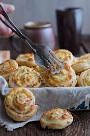 Blatterteigschnecken Mit Kase Schinken Lauch Maras Wunderland Rezepte Fingerfood Rezepte Fingerfood