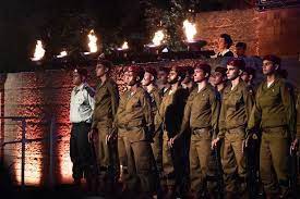 כוחות המשטרה עצרו שתי מפגינות לאחר שהפרו את הסדר ולאחר שאחת מהן קראה לעבר מפקד כוח המשטרה יודנראט. Mryjypwl1lzygm
