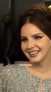 a diva comprando seu bom vestido do shopping 🥰 #lanadelrey #fy #viralvideo  #lanadelreyedit